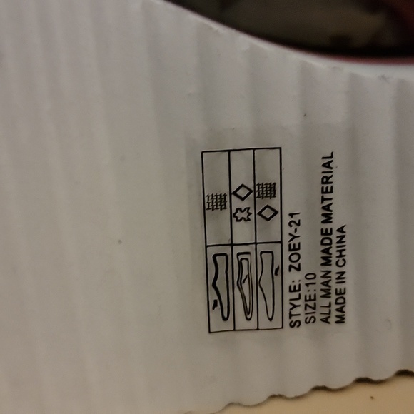 NWT Yoki Chunky Sole Sandles 10 M - Picture 6 of 8